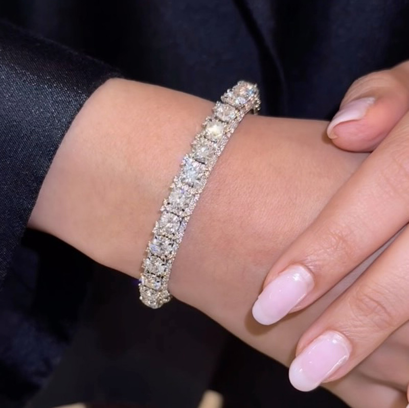 18ctw Round Cut Allover Paved Classic Bangle