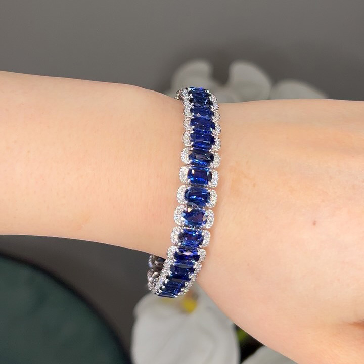 26ctw Elongated Cushion Cut Blue Sapphire Halo Bracelet